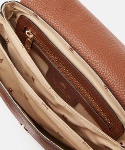 Theposthouse.shopb118d0838e 4